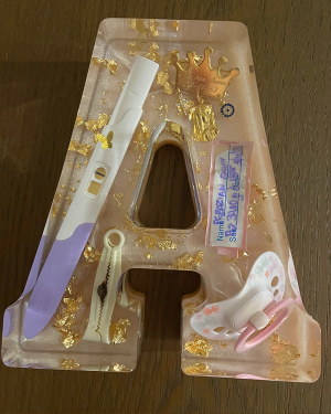 Μονογράμματα Αναμνηστικά Γέννας από Υγρό Γυαλί