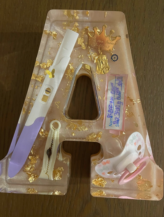 Μονογράμματα Αναμνηστικά Γέννας από Υγρό Γυαλί