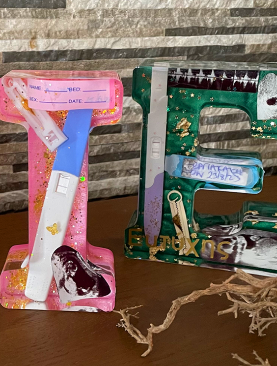 Μονογράμματα Αναμνηστικά Γέννας από Υγρό Γυαλί